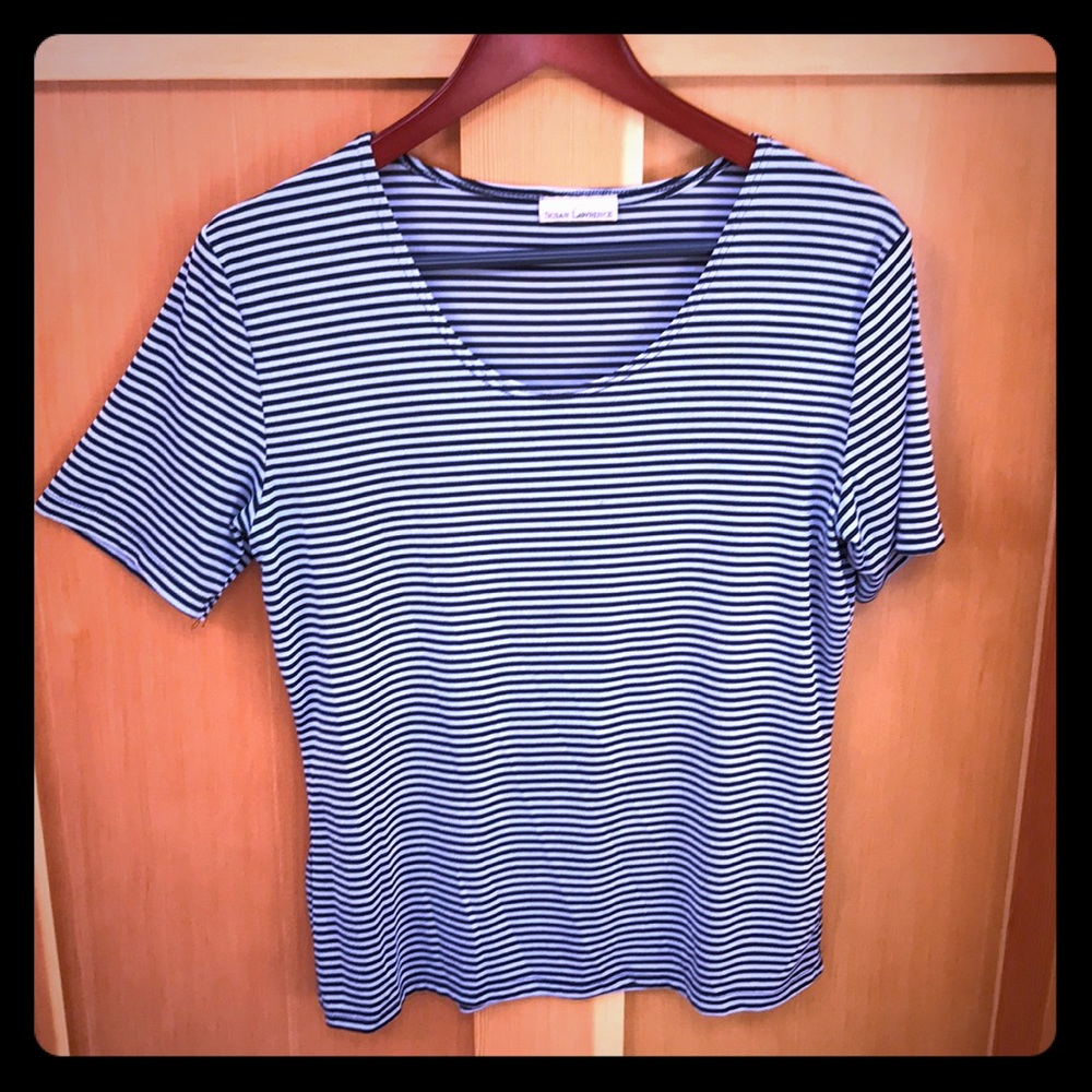 T-shirt style polyester top